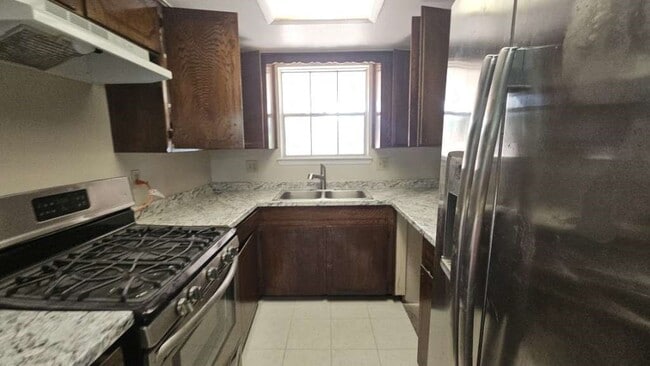 Building Photo - 934 Dellbrook Dr