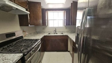 Building Photo - 934 Dellbrook Dr