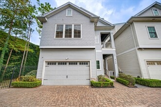 Building Photo - 428 Marshall St