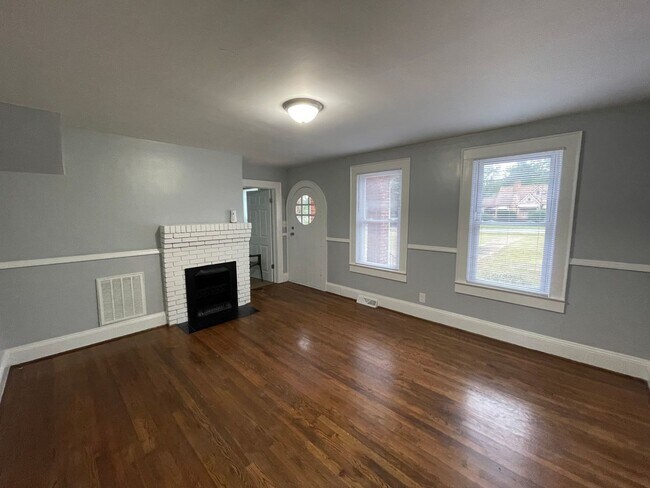 Foto del edificio - 3 bedroom 1 bathroom house