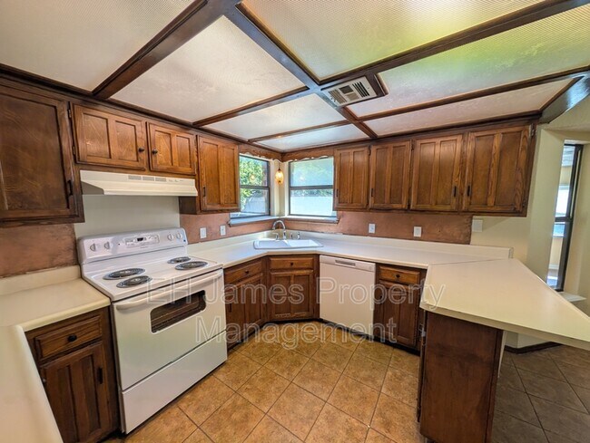Foto del edificio - 1707 S 138th E Ave