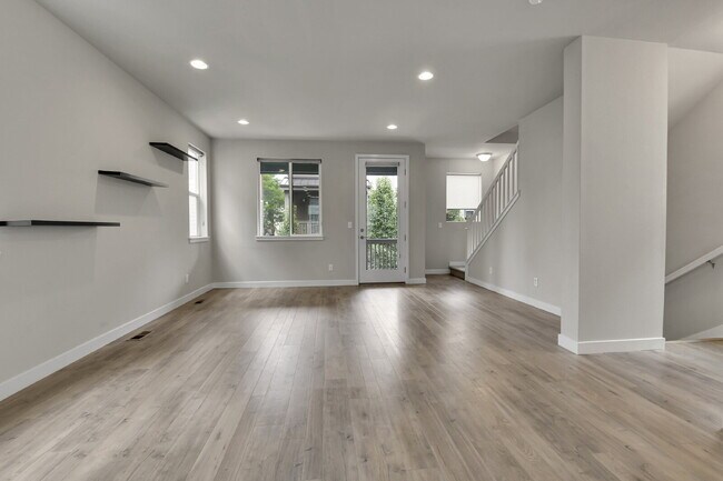 Foto del edificio - $2,720.95 - 3 Bed, 2.5 Bath Home in Aurora with AC and In Unit Laundry!