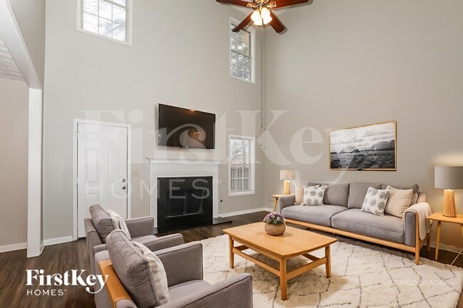 Building Photo - 637 Old Ivy Chase