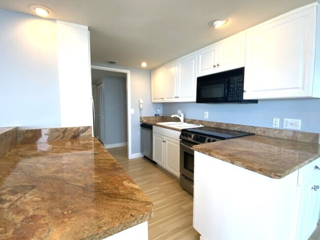 Building Photo - Ocean Front Remodeled Condo in Daytona Beach!