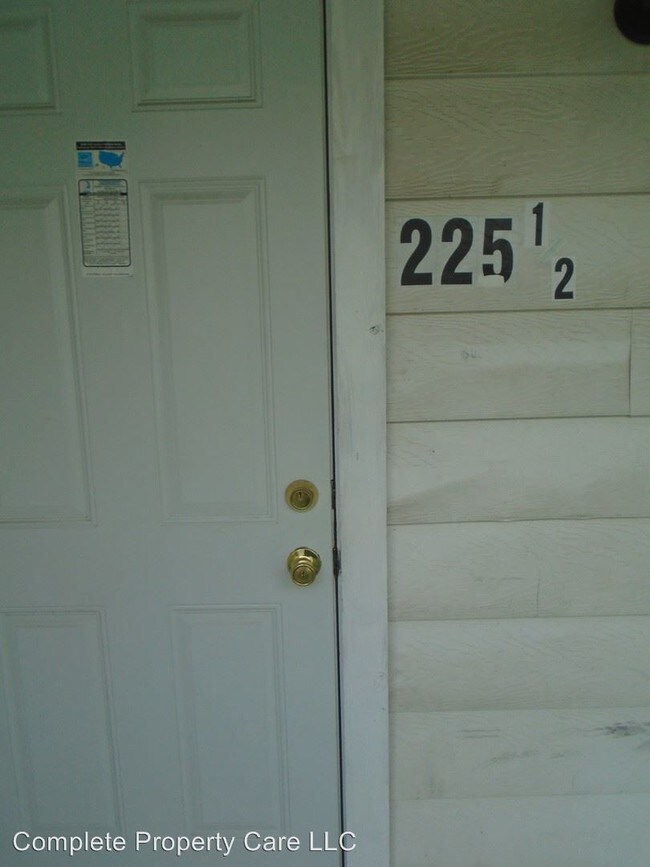 Foto del edificio - 225-227 E Short St
