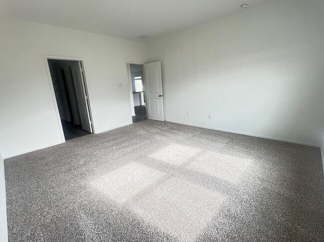 Building Photo - 5930 Cypress Hts Dr