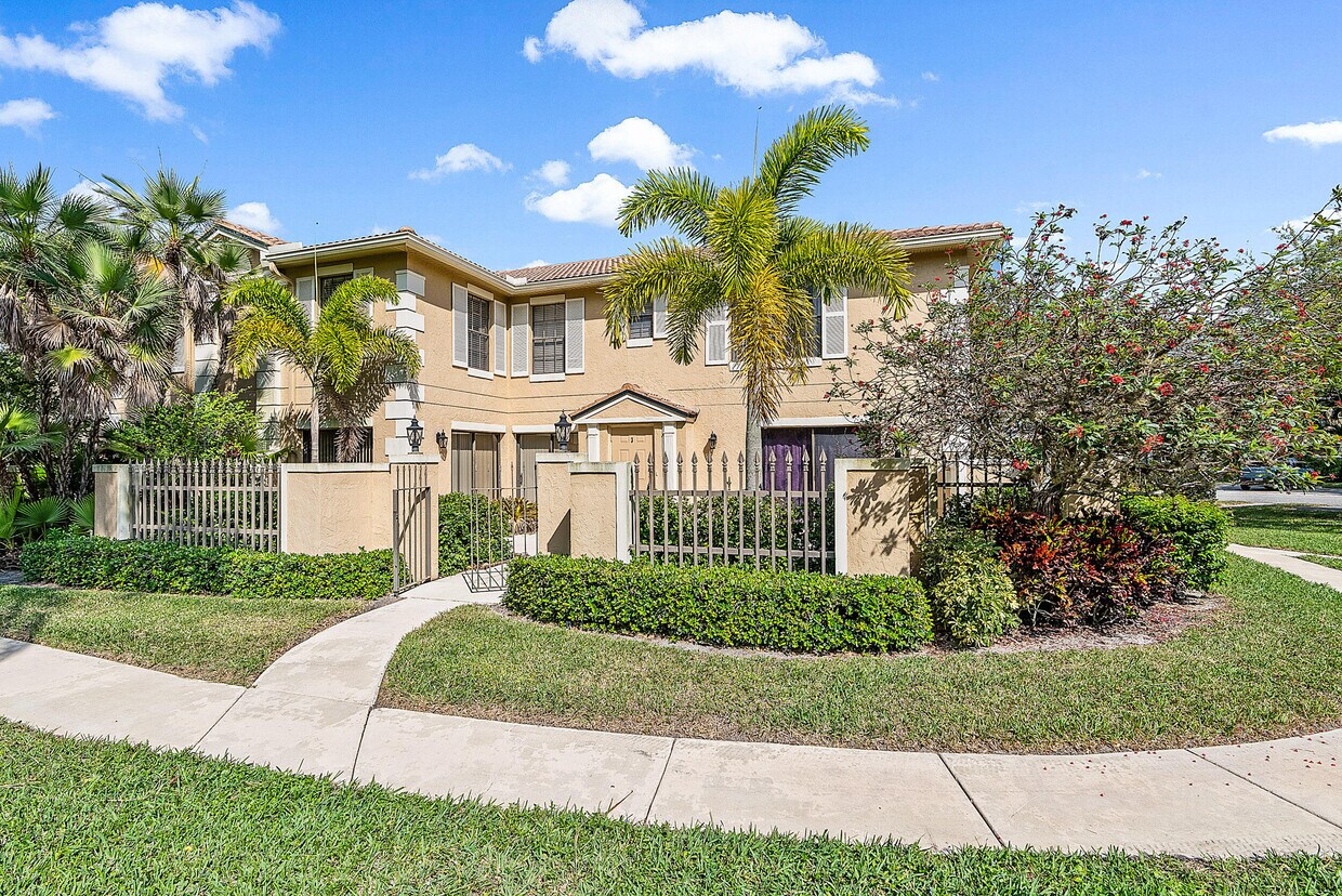357 Prestwick Cir, Palm Beach Gardens, FL 33418 Townhome Rentals in