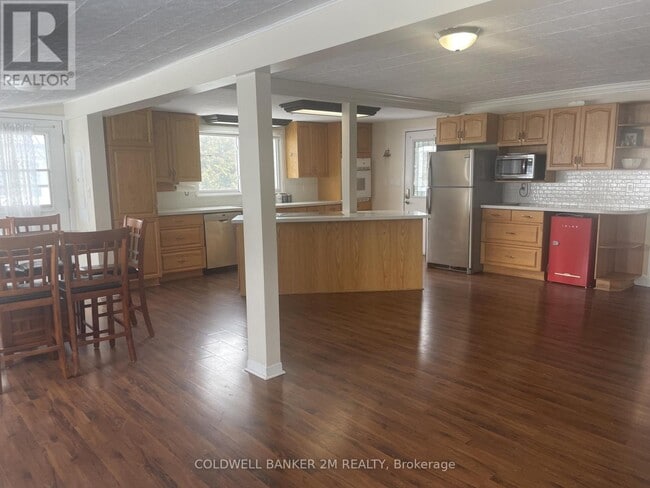 Photo du bâtiment - 143 Hazel St