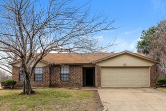 Building Photo - 306 Freedom Ln