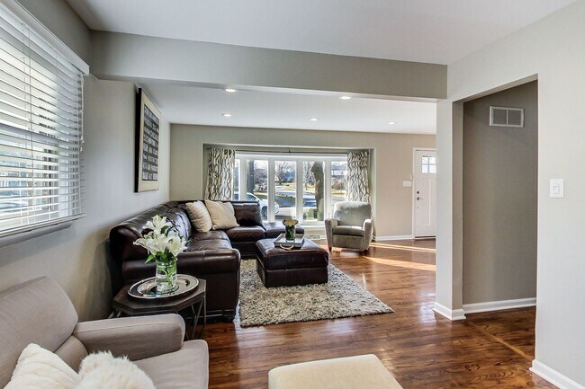 Foto del edificio - 1037 Cedar Ln