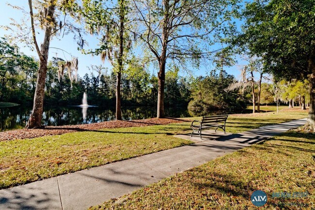 Foto del edificio - Spacious Top-Floor 2-Bedroom/2-bathroom Condo in The Estates at Westbury Park