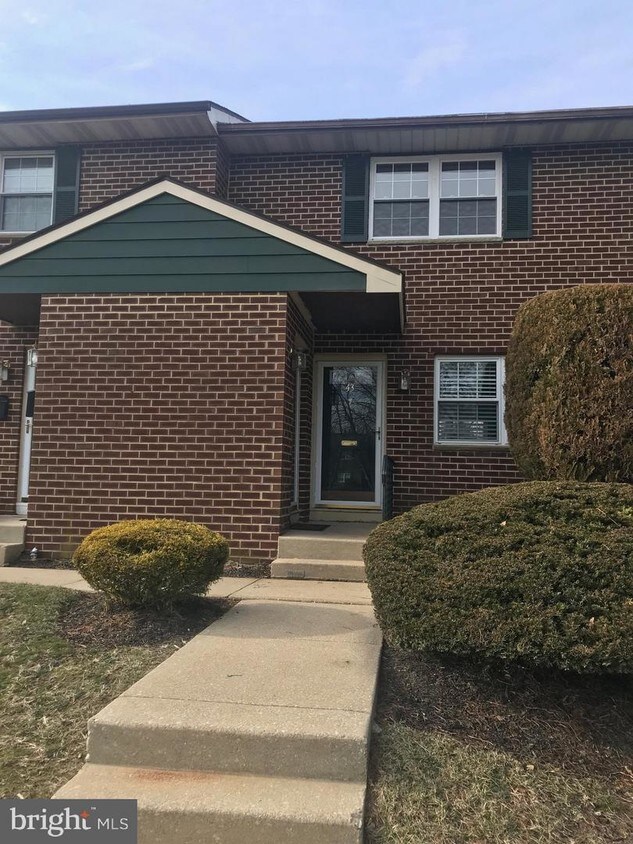 Primary Photo - 43 Turtle Creek Dr