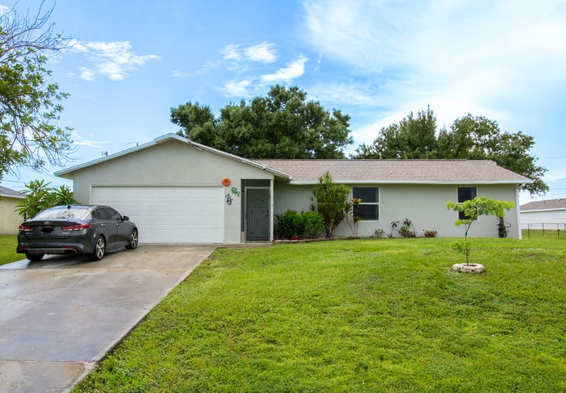 Primary Photo - 2124 NE 7th Pl