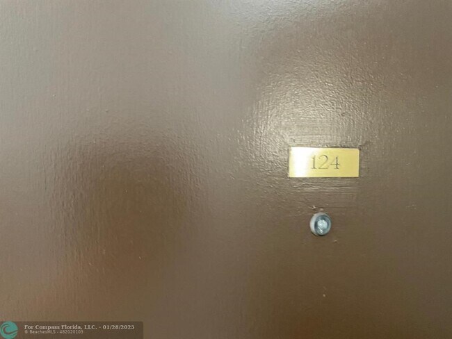Foto del edificio - 750 NE 195th St