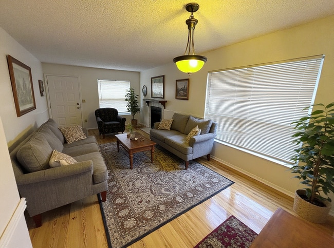 Building Photo - 4034 Dream Oak Pl