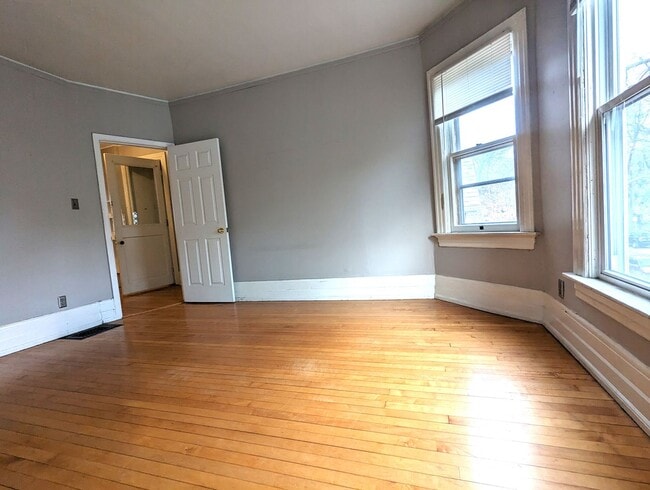 Building Photo - KK - 3205/07 N Bartlett