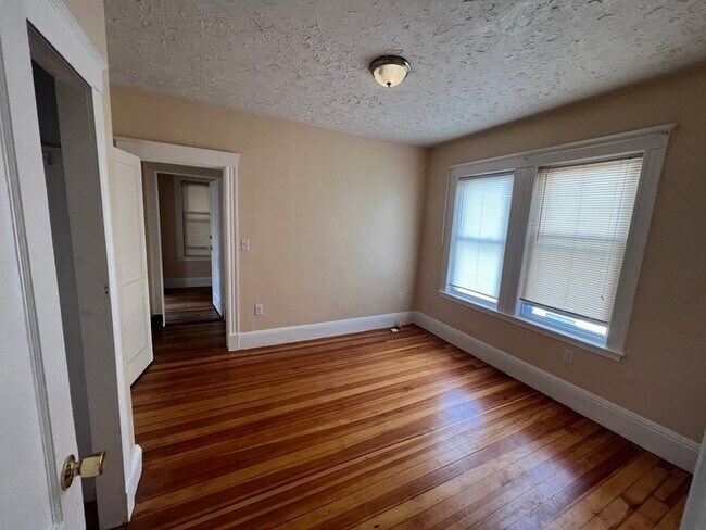 Building Photo - 132 Wood Ave