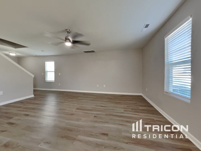 Building Photo - 350 Pillow Ln