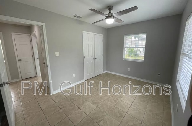 Building Photo - 5 Ellinor Ct