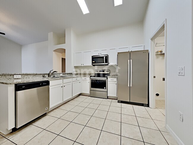 Building Photo - 16609 Rising Star Dr