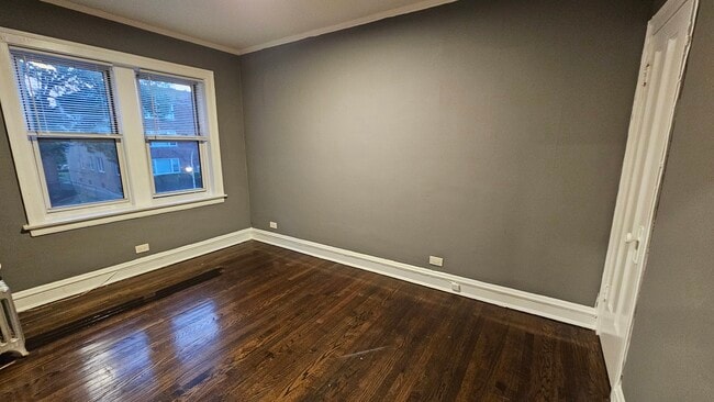 Building Photo - 6545 N Francisco Ave
