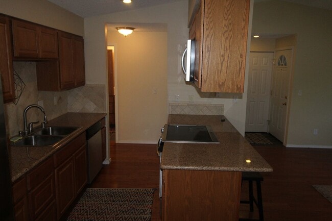 Building Photo - 108 E Weile Ave