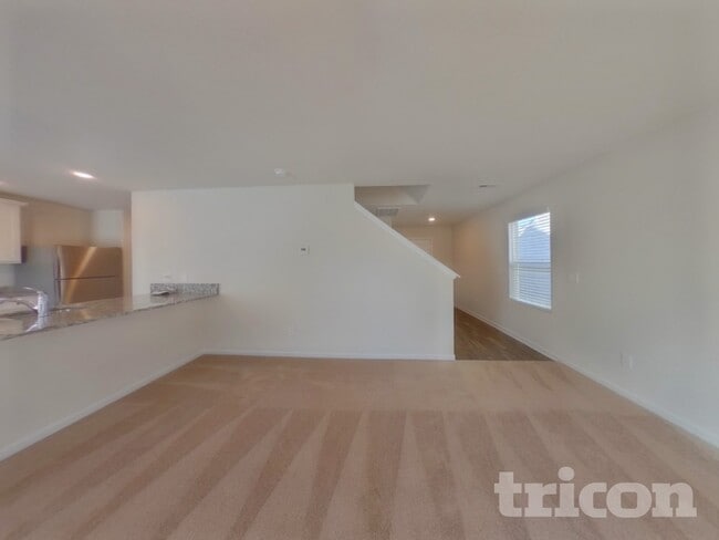 Building Photo - 2174 Southlea Dr