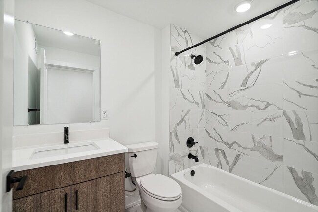 Interior Photo - The Crown on Leland