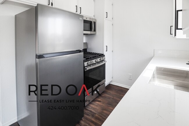 Building Photo - Spacious Bright Studio With Stainless Stee...