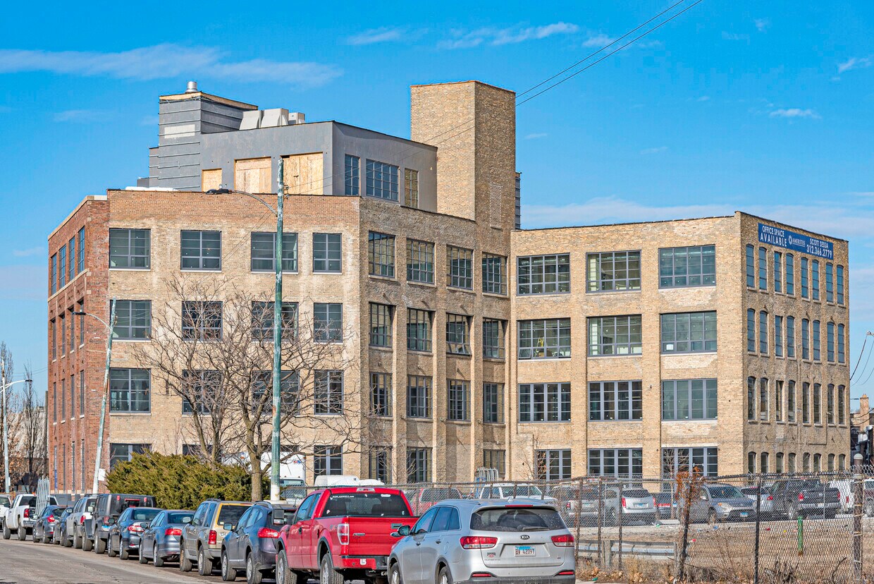 Foto principal - 2061 N Southport Ave