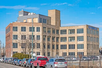 Building Photo - 2061 N Southport Ave