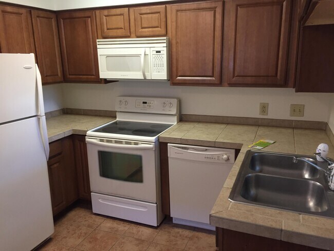 Building Photo - 1810 E Blacklidge Dr