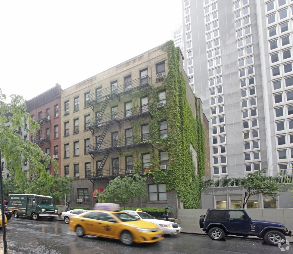 Primary Photo - 423-425 E 70th St