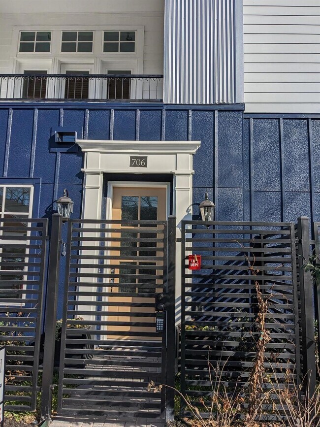 Foto del edificio - 706 Cage St