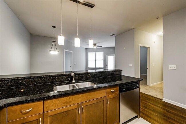 Building Photo - 870 Mayson Turner Rd NW