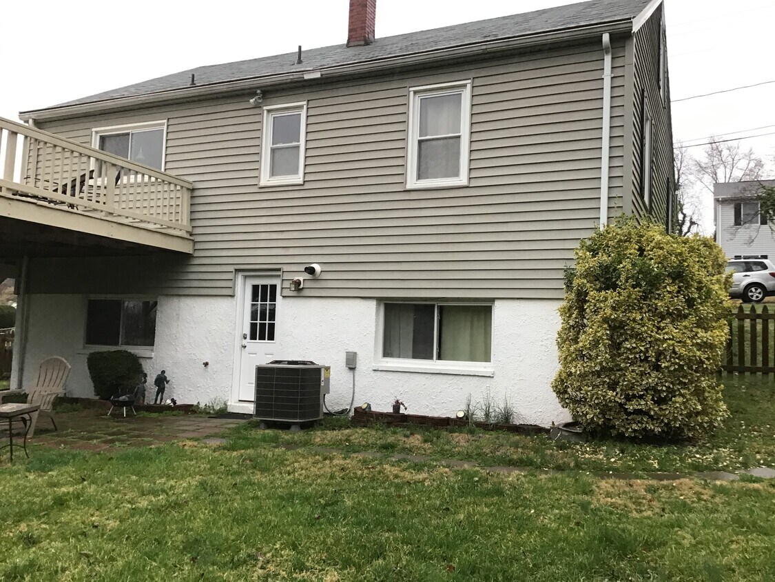 201 Elm St Unit Lower level, Warrenton, VA 20186 Apartments in