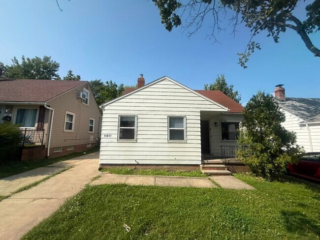 Foto del edificio - 15811 Maplewood Ave