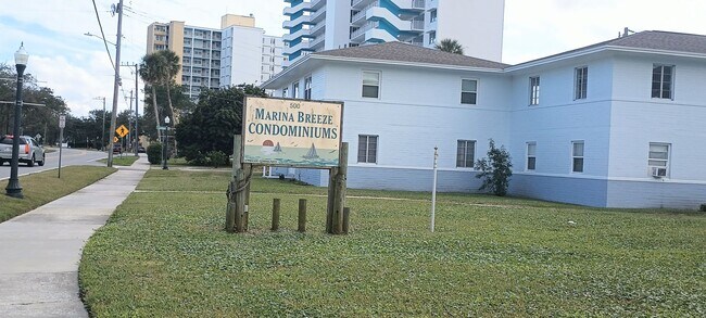 Foto del edificio - Cozy 1-Bedroom Condo Near the Marina and Downtown Daytona Beach