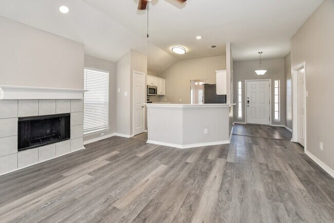 Building Photo - 717 Rockett Ln
