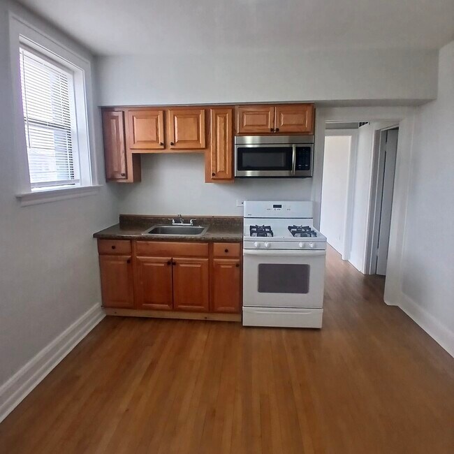 Building Photo - 4810 W Armitage Ave