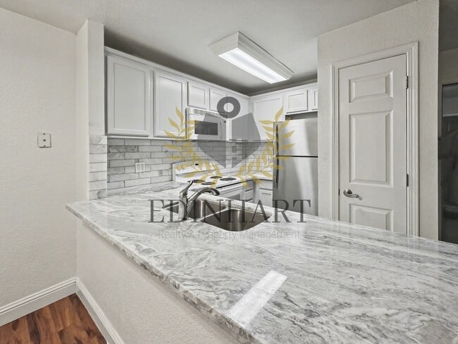 Foto del edificio - 2909 Huntington Blvd