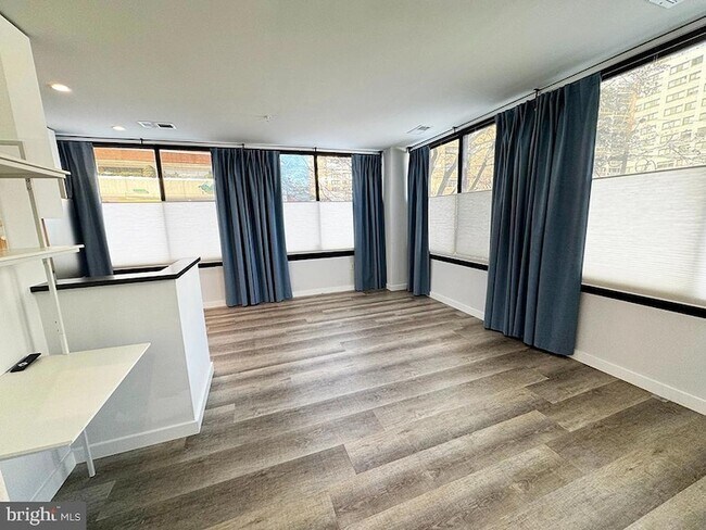 Foto del edificio - 700 Roeder Rd