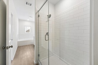 Building Photo - 2207 Salinas Dr