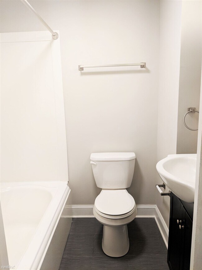 Building Photo - Studio, 1 bath Apartment - Surrey Hall G102