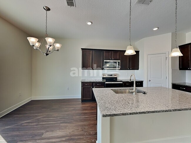 Foto del edificio - 4540 Reisswood Loop