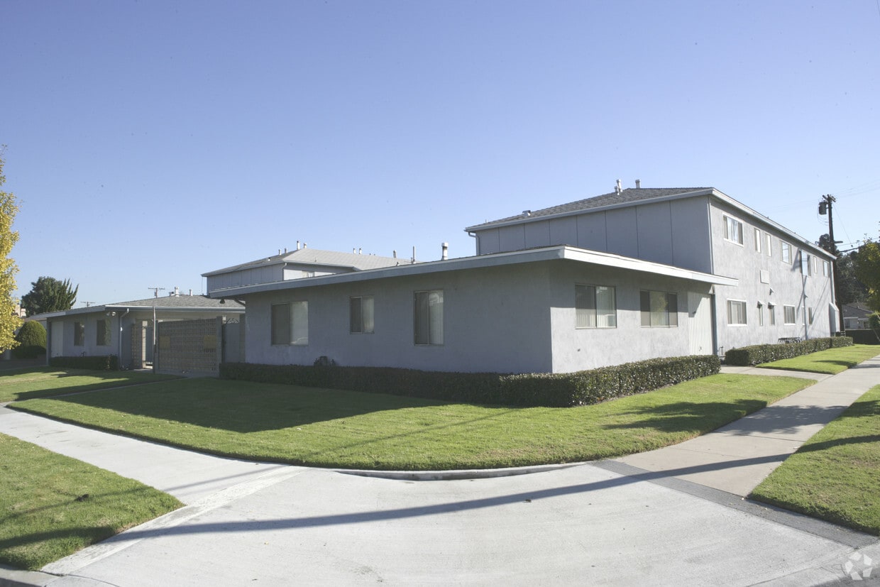 Primary Photo - 2620 Apple Ave