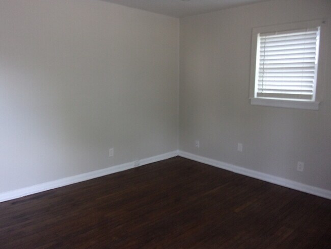Building Photo - 2 Bedroom 1 Bath Home Minutes from Uptown Charlotte