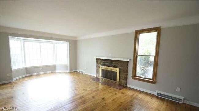 Foto del edificio - 529 Richmond Rd