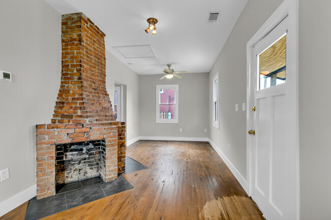 Building Photo - 415 E Anderson St