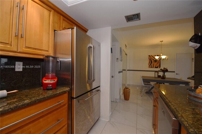 Foto del edificio - 3731 N Country Club Dr